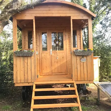 Relax In The Unique And Cosy Off-grid Eco Shepherd's Hut Between Heaven And Earth Chata