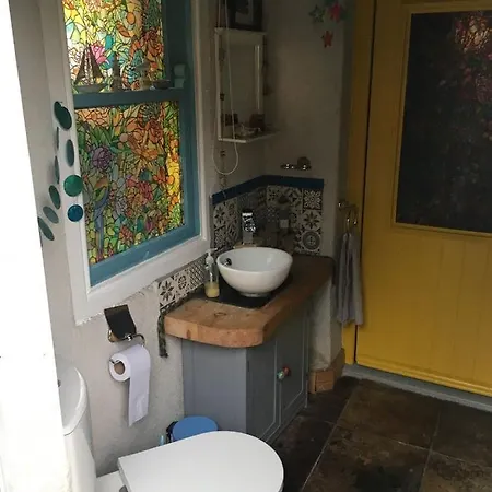 Relax In The Unique And Cosy Off-grid Eco Shepherd's Hut Between Heaven And Earth *