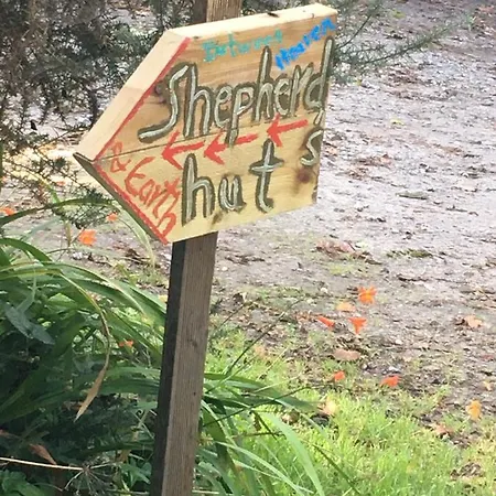 Relax In The Unique And Cosy Off-grid Eco Shepherd's Hut Between Heaven And Earth Chata Mountshannon